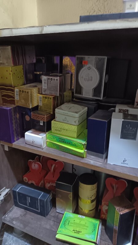 عطورات جاهزة امارتيه بسعر مغري والبيع كميه